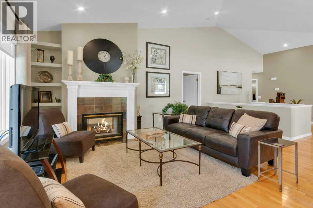 Single Family House Bungalow for Sale in  Edgepark Villas NW Edgemont Calgary 