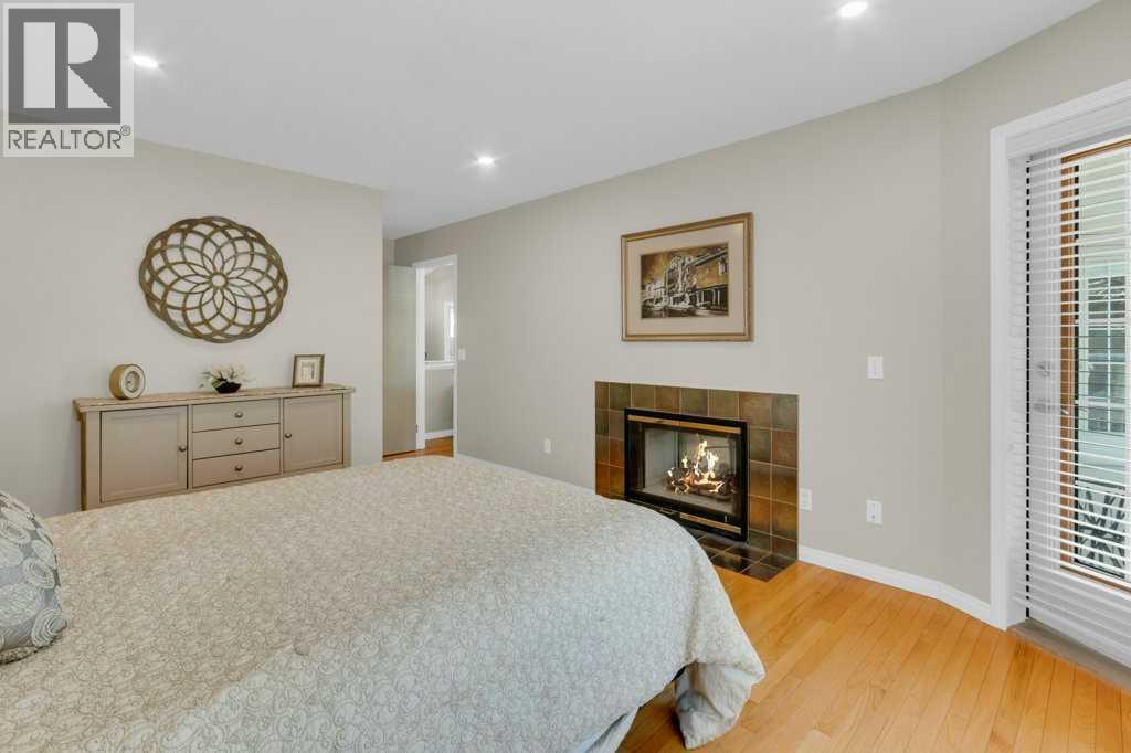 Single Family House Bungalow for Sale in  Edgepark Villas NW Edgemont Calgary 