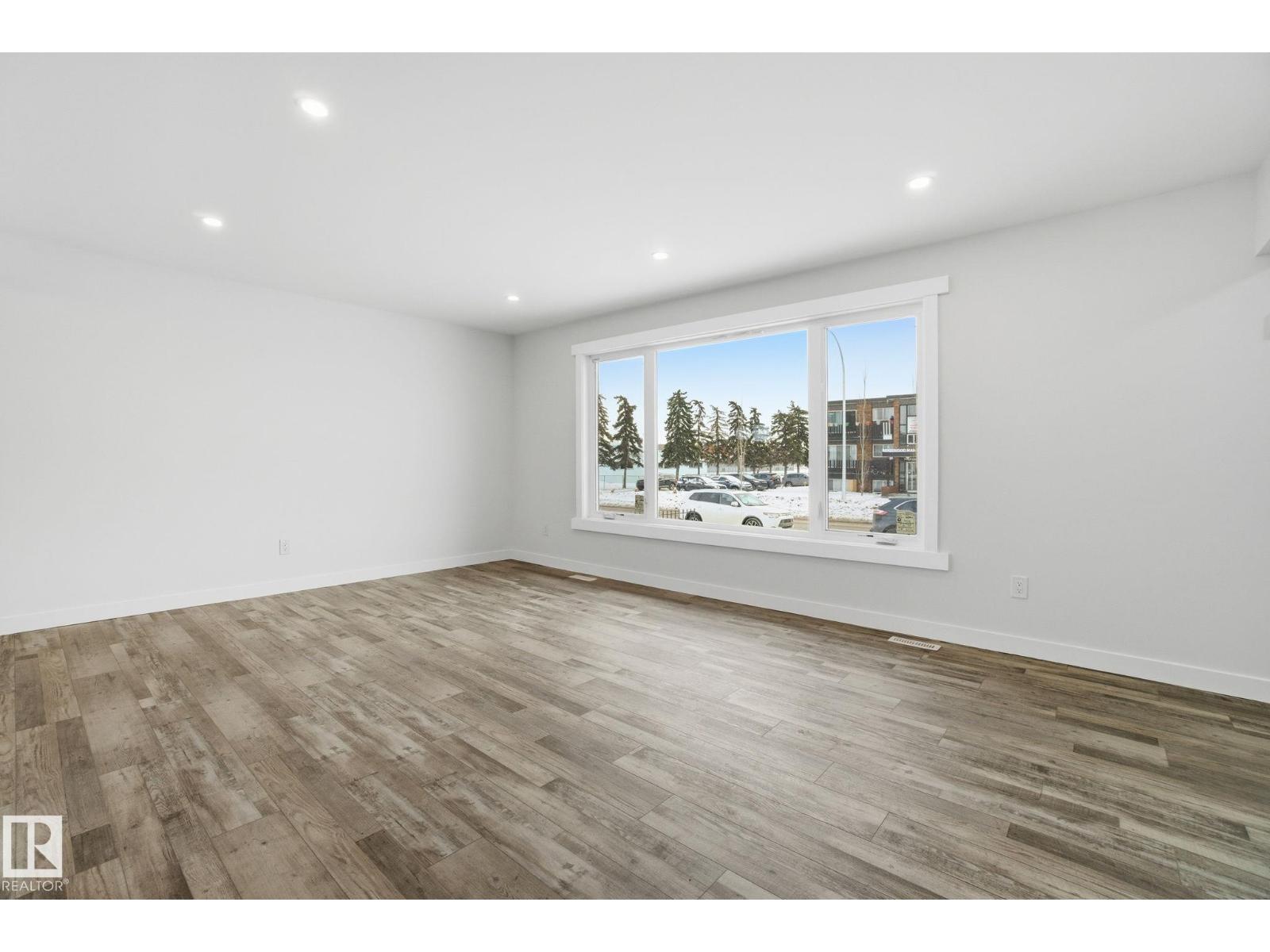 7112 132 AV NW - 7