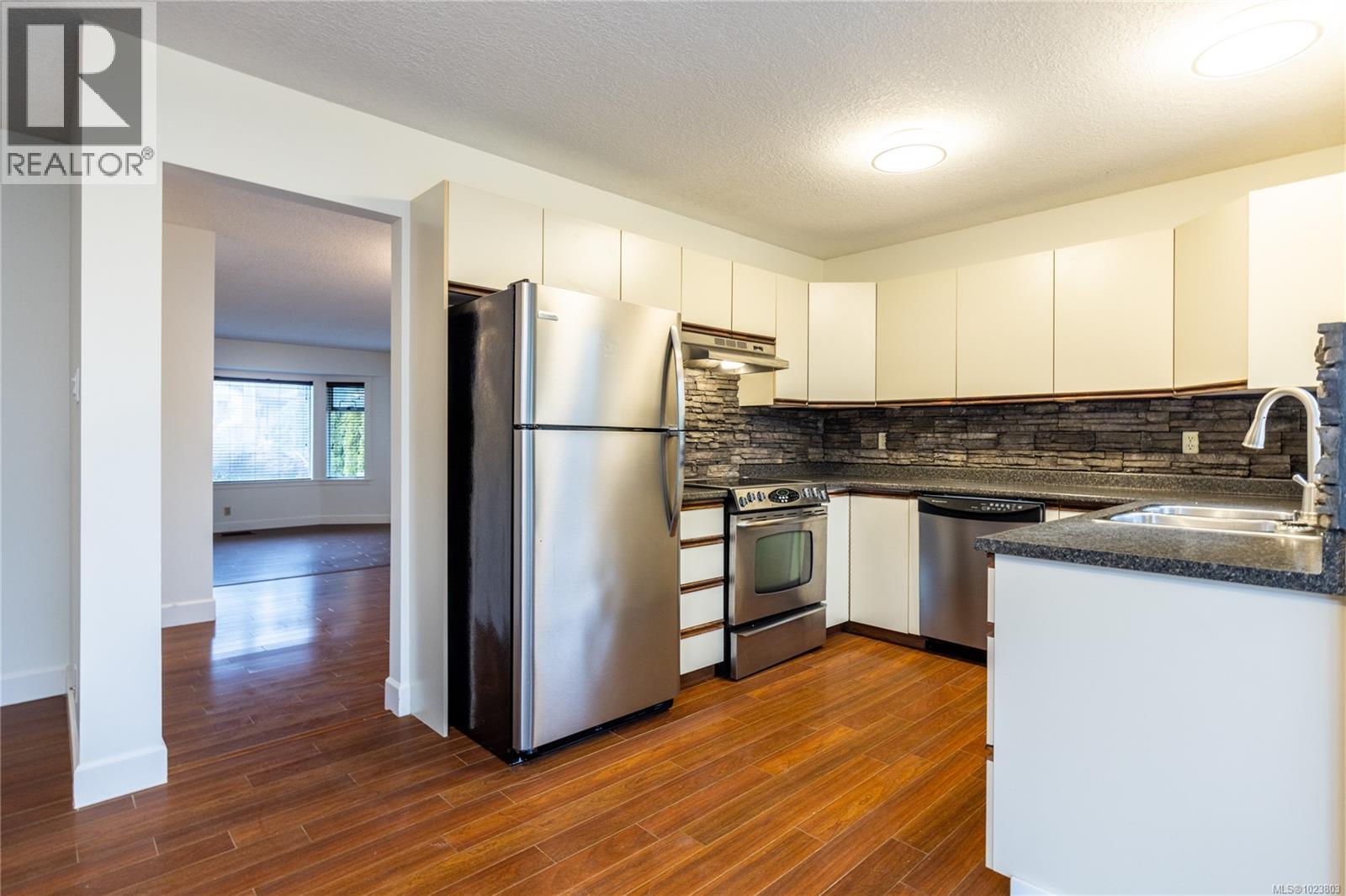 2585 Quill Dr, Nanaimo