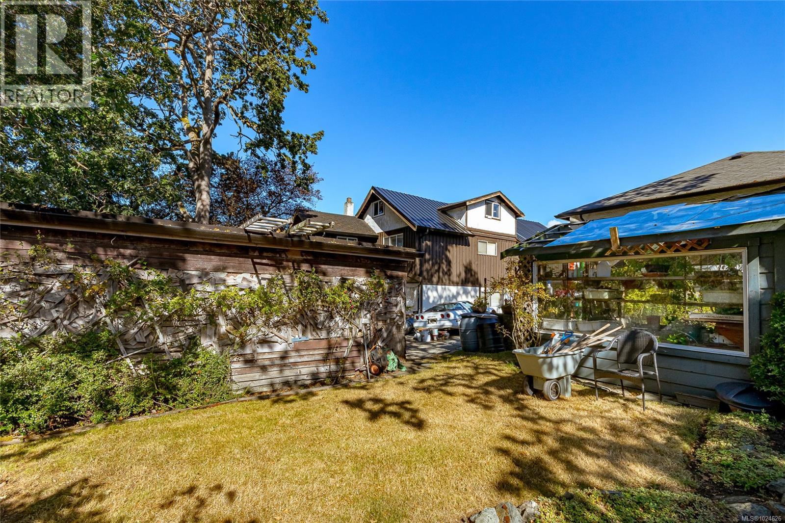  1645 Haultain Street, Victoria