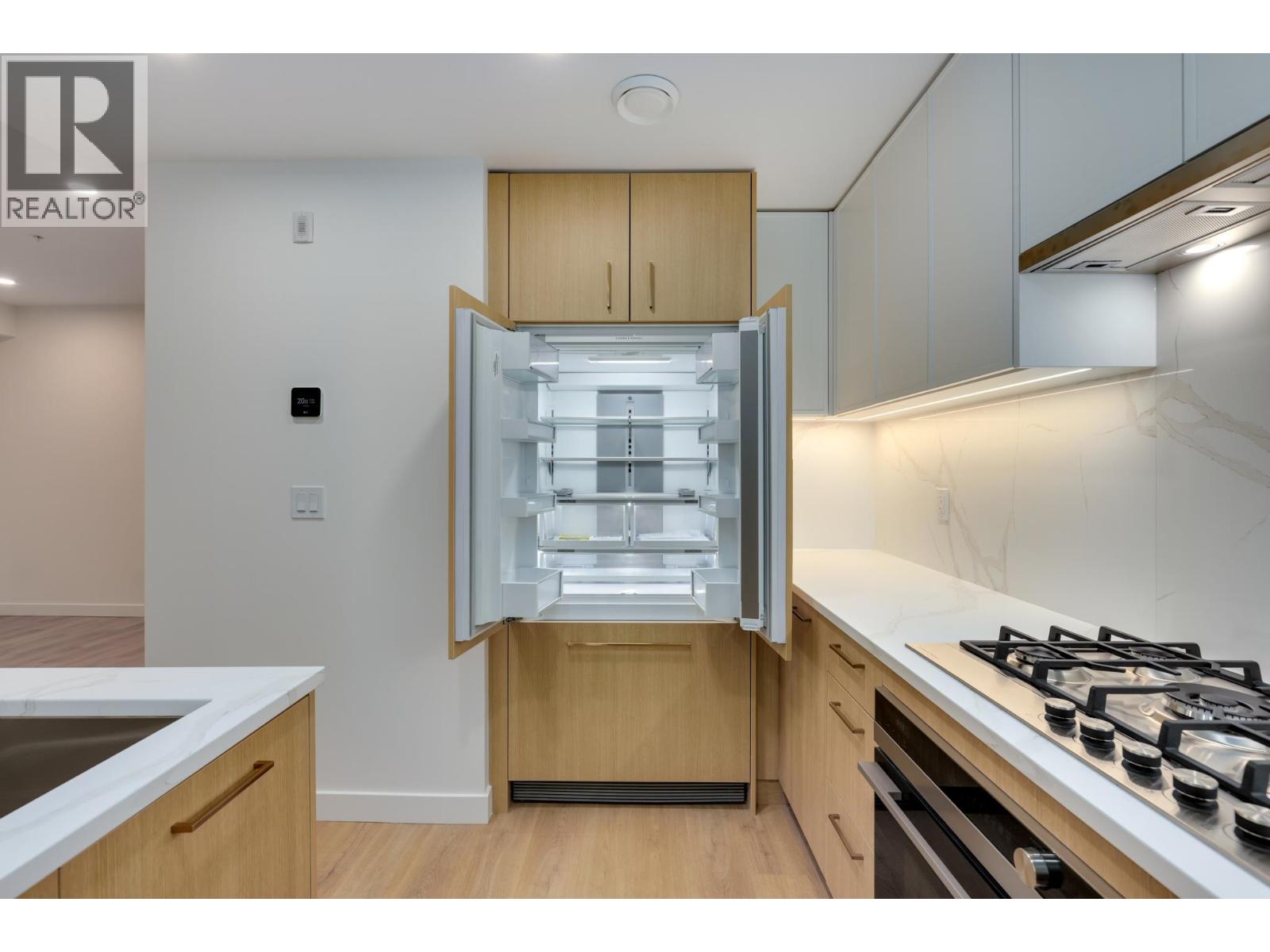 113 390 GUILBY STREET, Coquitlam