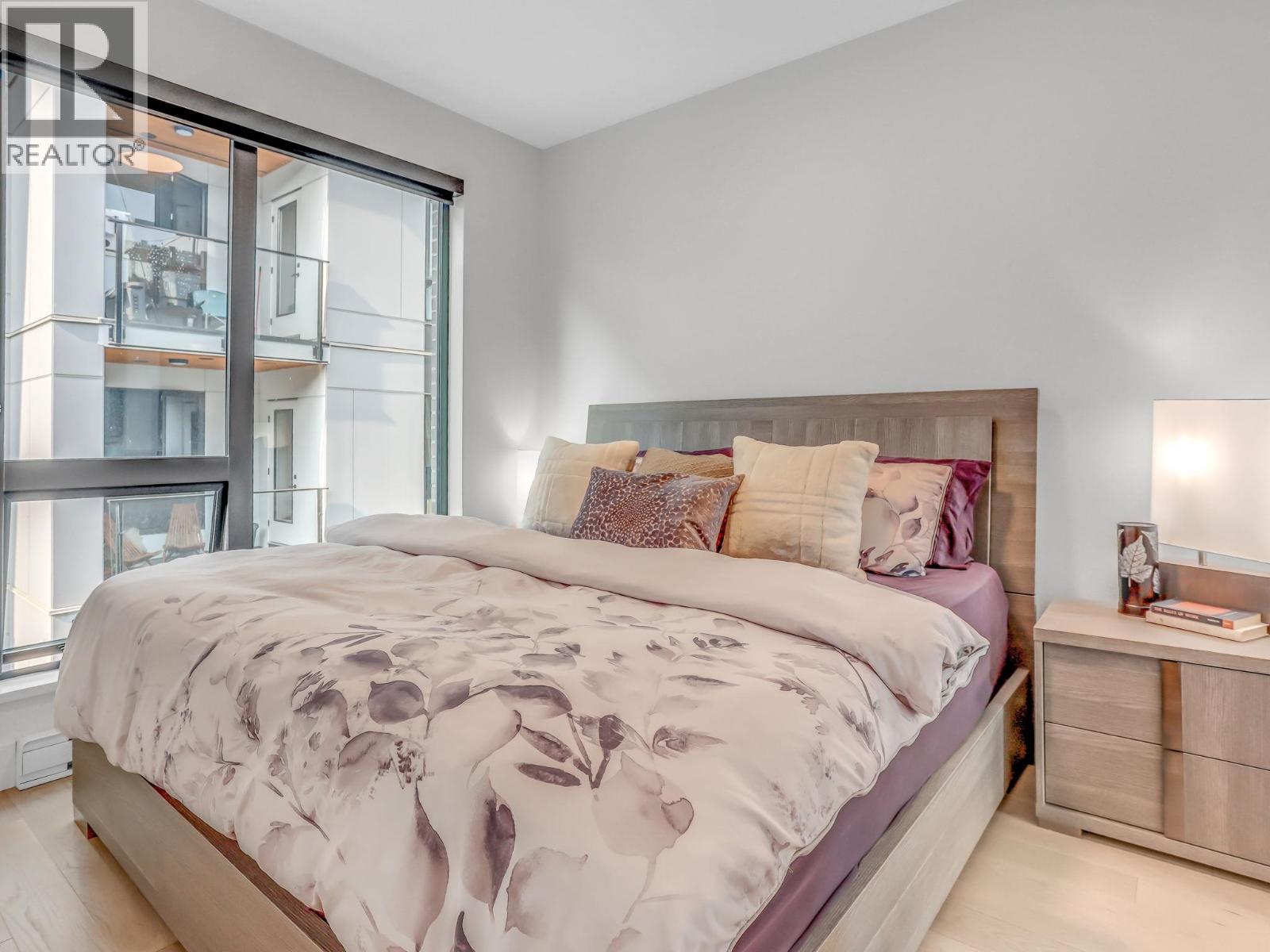 3 83 MOODY STREET, Port Moody