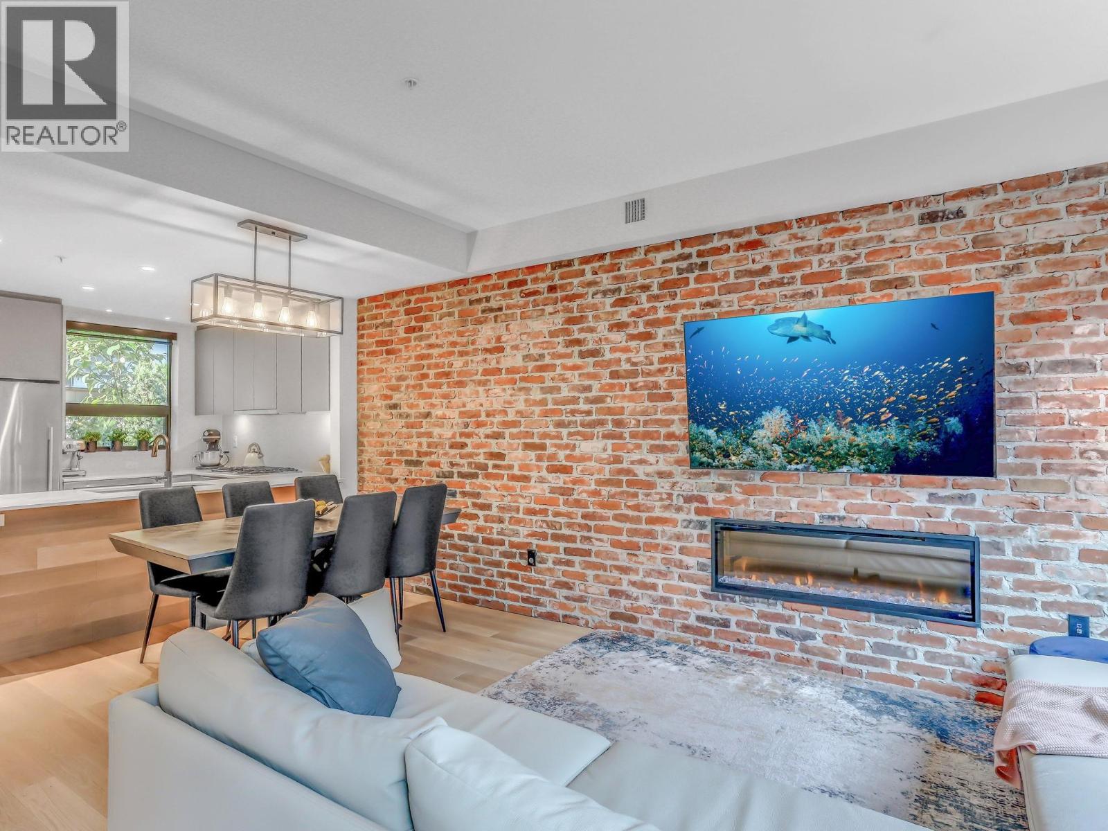 3 83 MOODY STREET, Port Moody