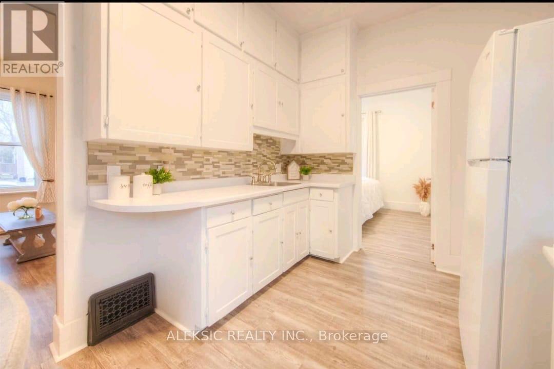 271 BROCK STREET - Photo 2 of 15, Brantford, Ontario