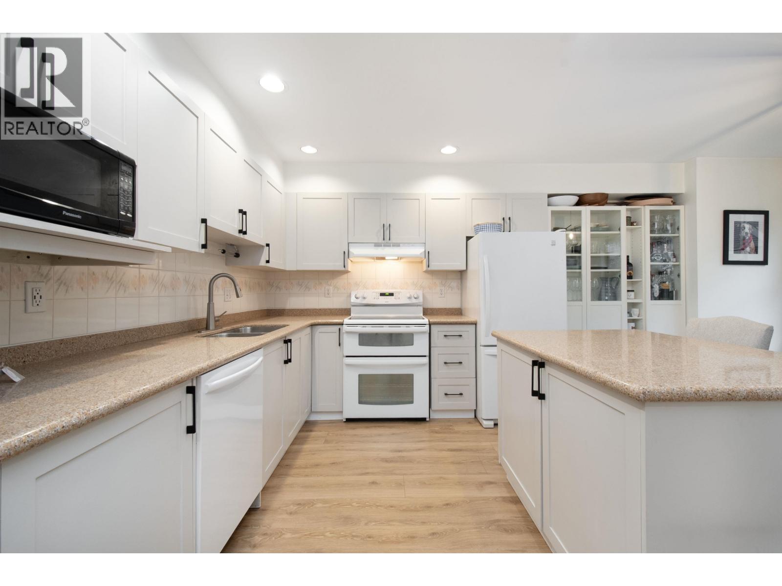 5 229 E 8TH STREET, North Vancouver