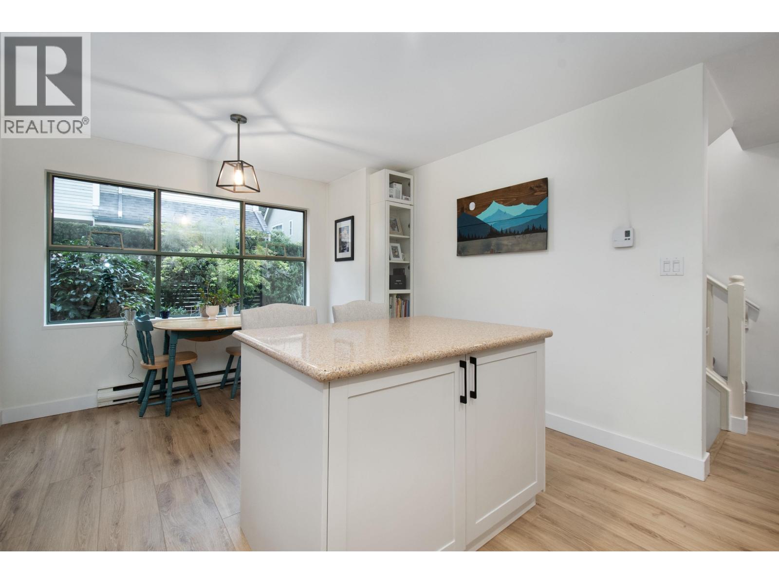 5 229 E 8TH STREET, North Vancouver