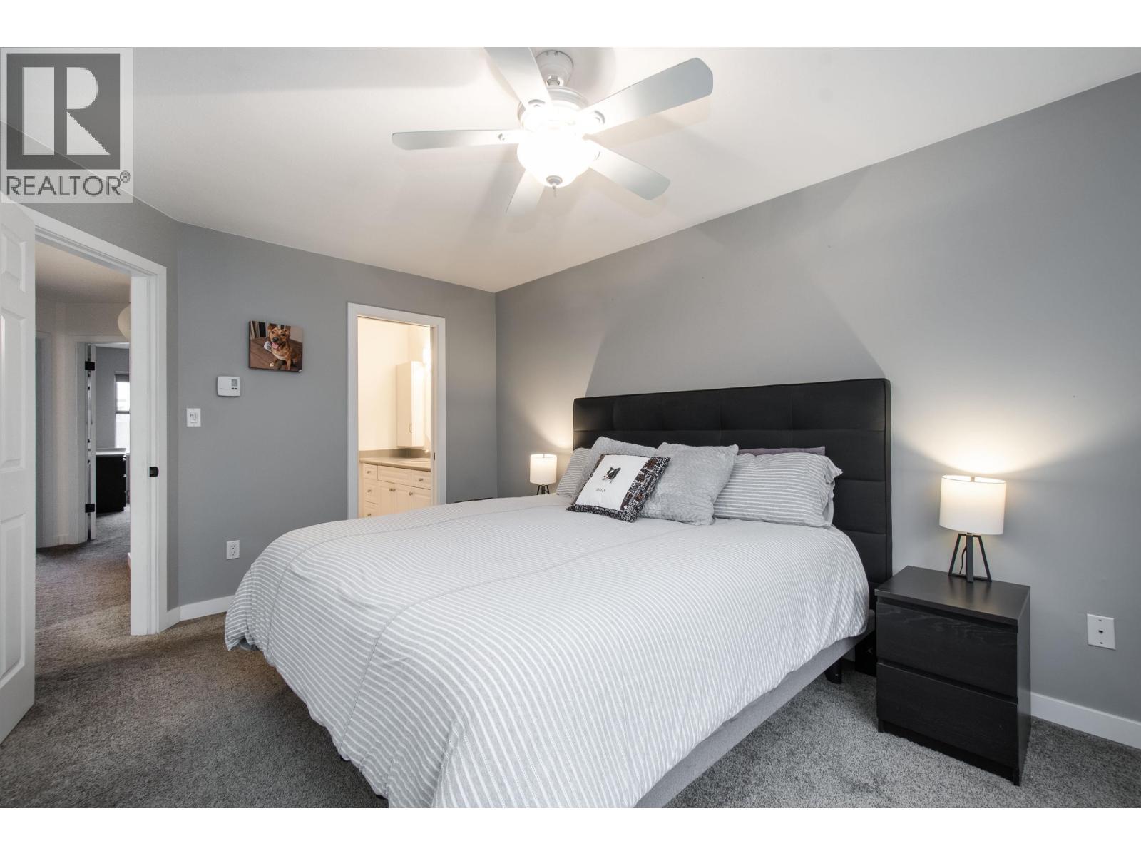 5 229 E 8TH STREET, North Vancouver