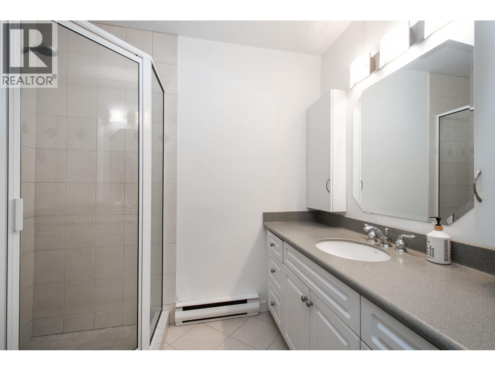 5 229 E 8TH STREET, North Vancouver