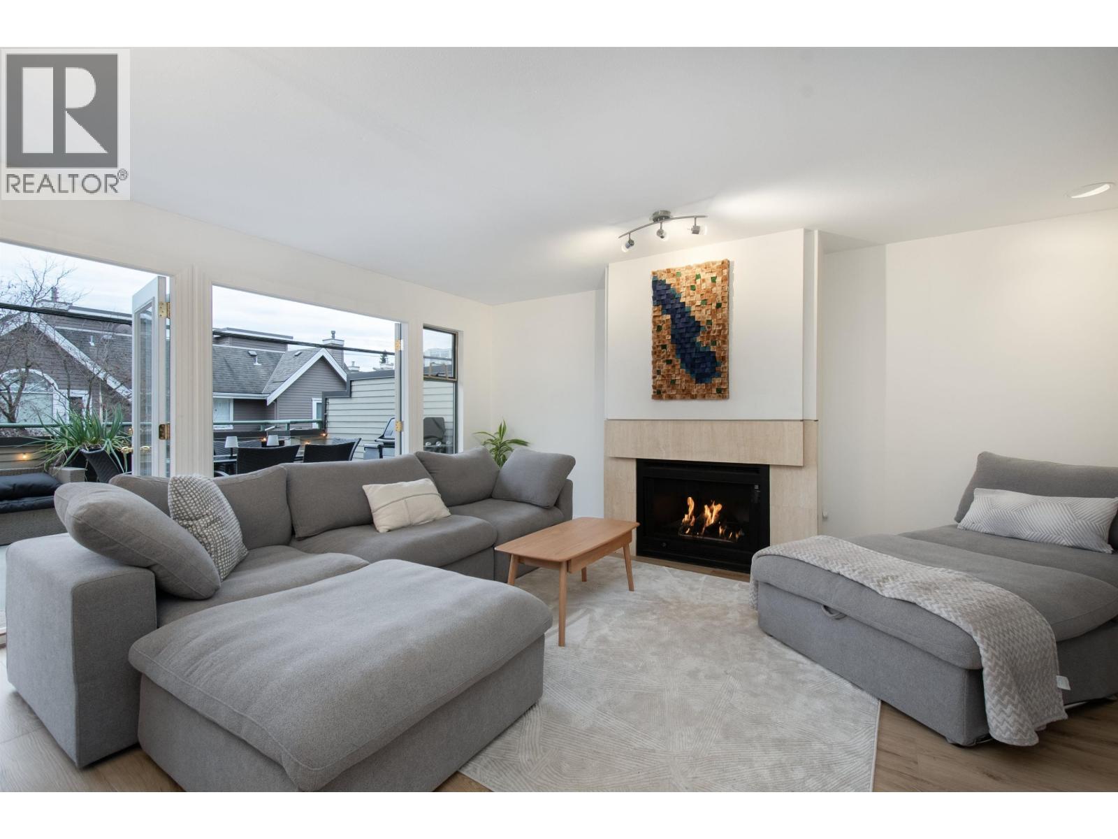 5 229 E 8TH STREET, North Vancouver