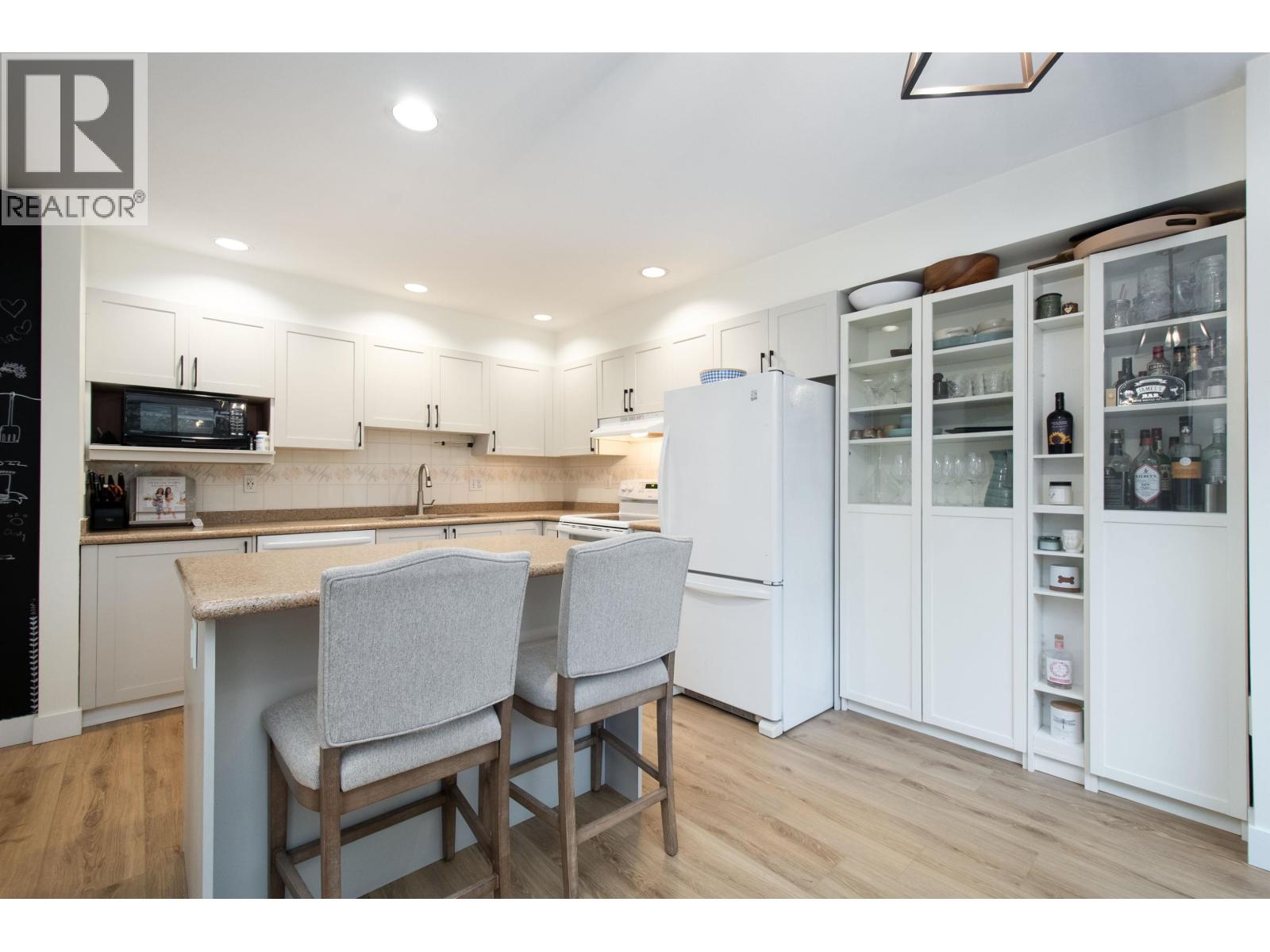 5 229 E 8TH STREET, North Vancouver