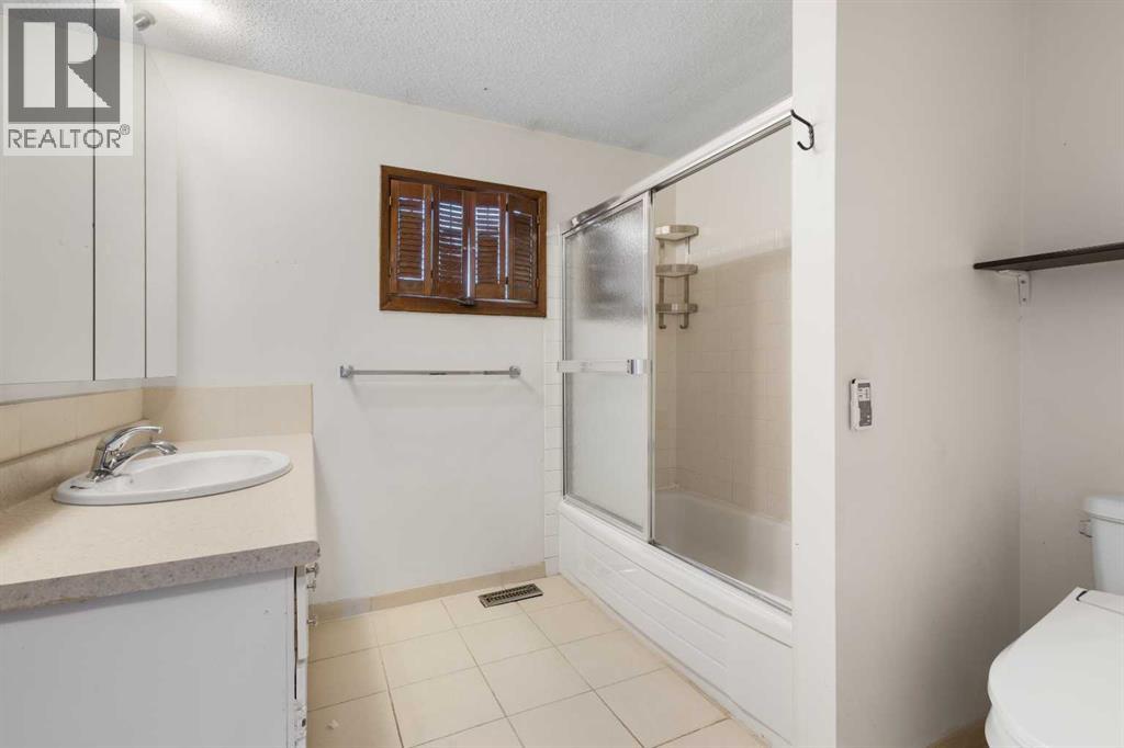 Single Family House 5 Level for Sale in   Dalhousie Drive Dalhousie Calgary 