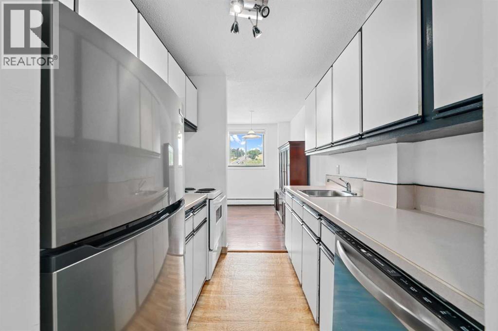 Single Family House for Sale in    Avenue NW Hillhurst Calgary 