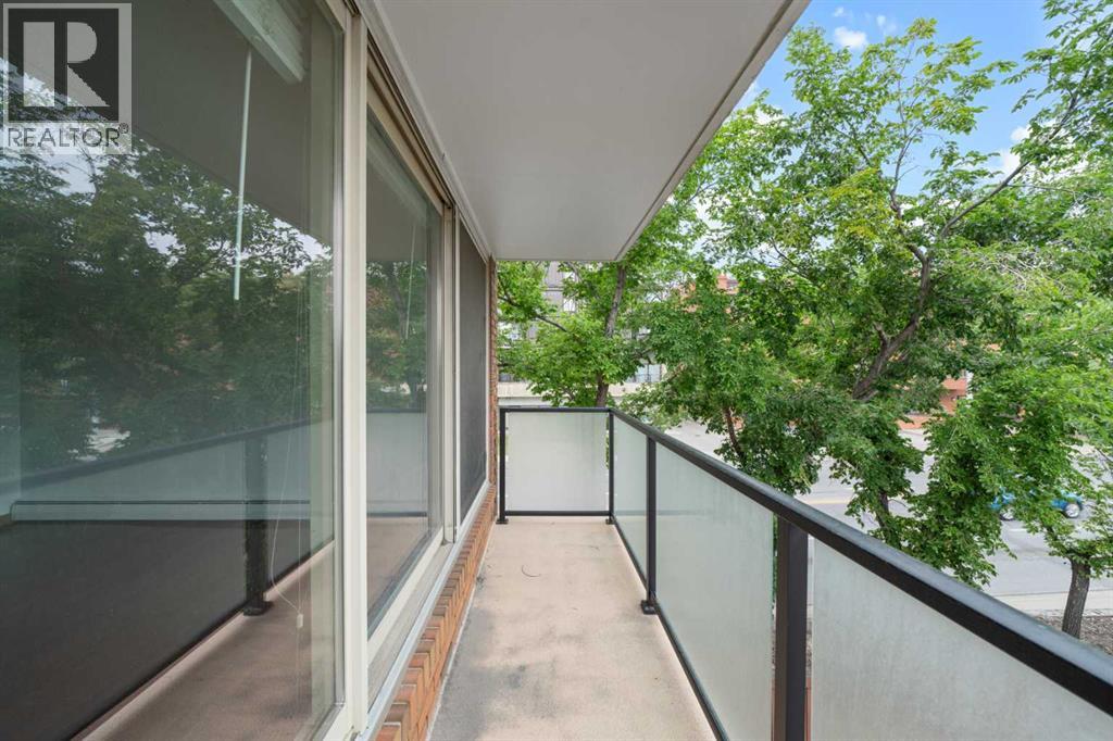 Single Family House for Sale in    Avenue NW Hillhurst Calgary 