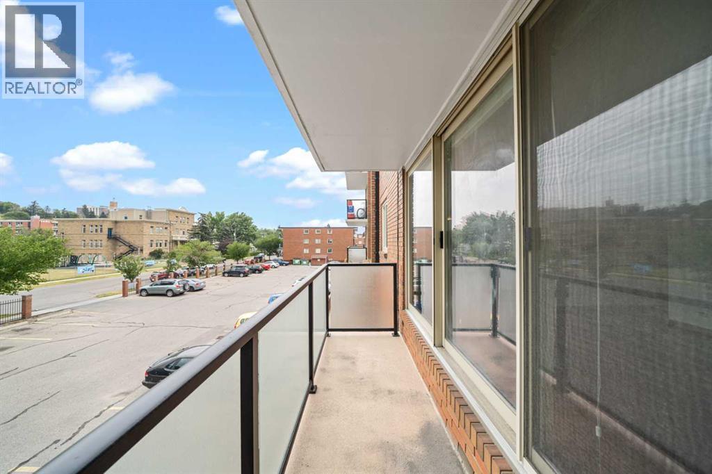 Single Family House for Sale in    Avenue NW Hillhurst Calgary 