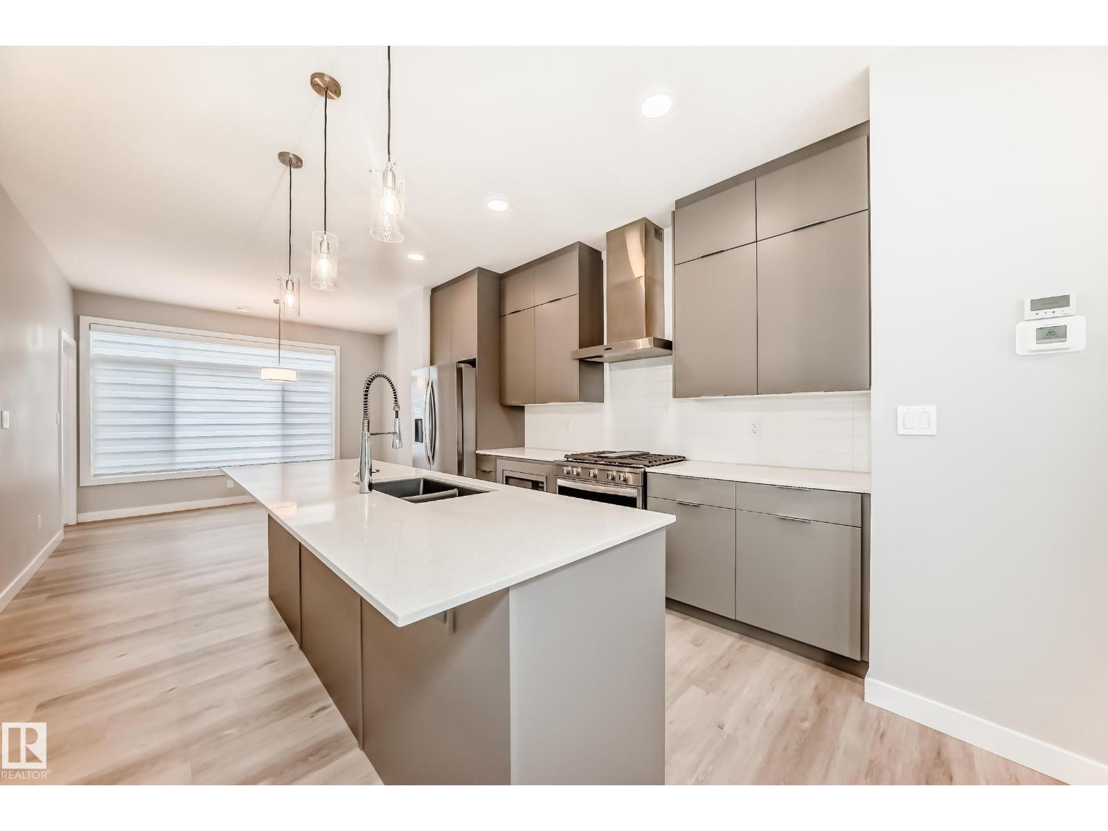 #30 50 EBONY BV, Sherwood Park