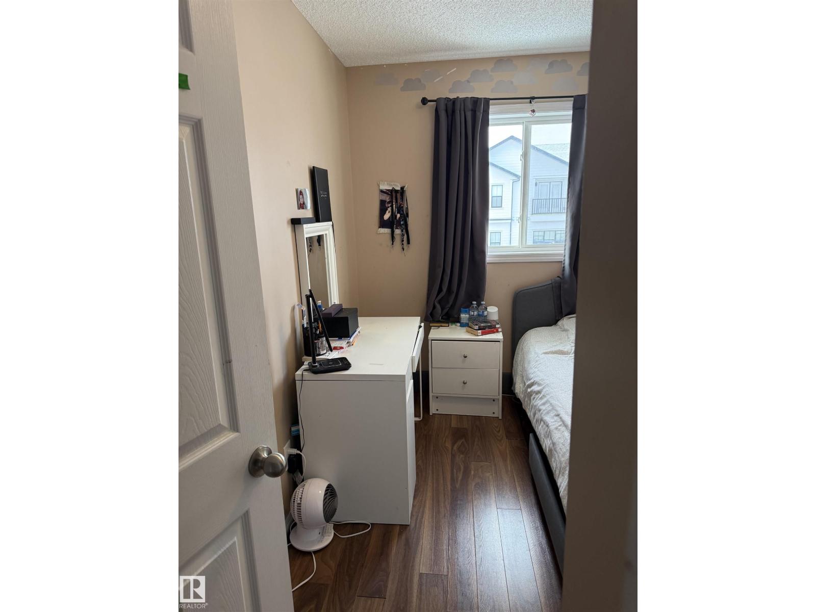 #11 15128 22 ST NW - 8