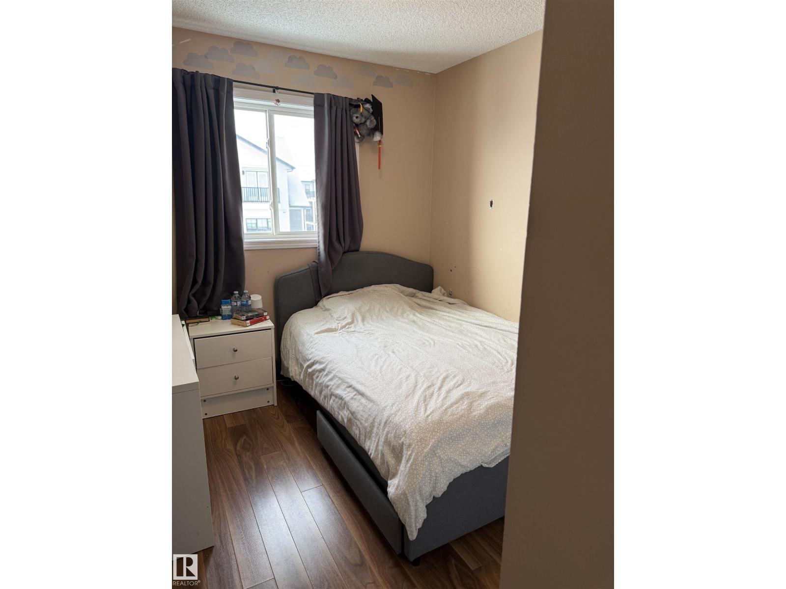 #11 15128 22 ST NW - 9