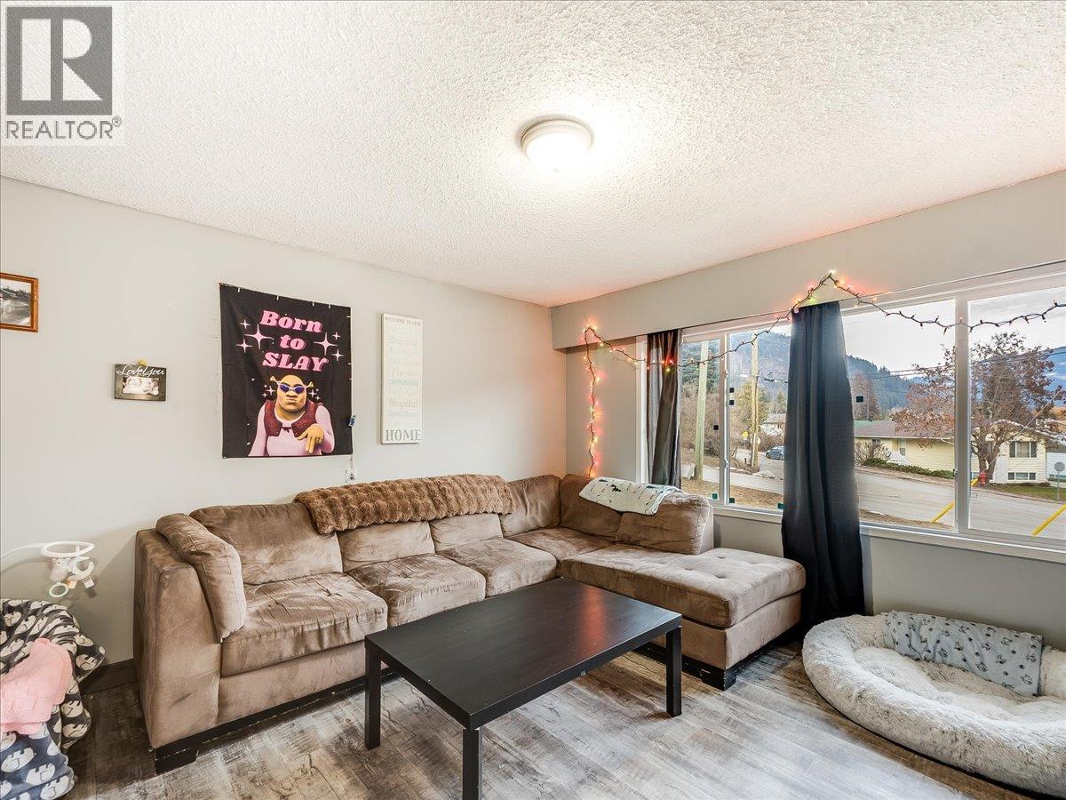 29 Kootenay Avenue N, Fruitvale