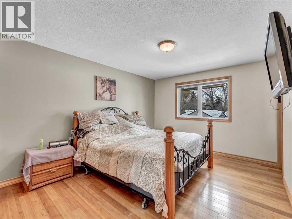 Single Family House Bungalow for Sale in   Avenue SE Connaught Medicine Hat 