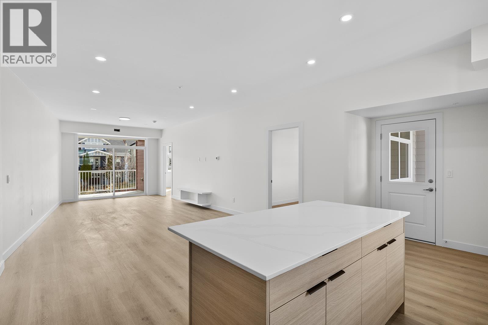 204 5300 Main Street, Kelowna