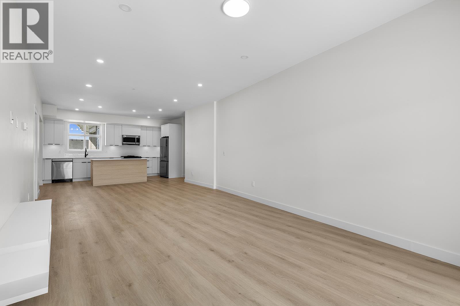 204 5300 Main Street, Kelowna