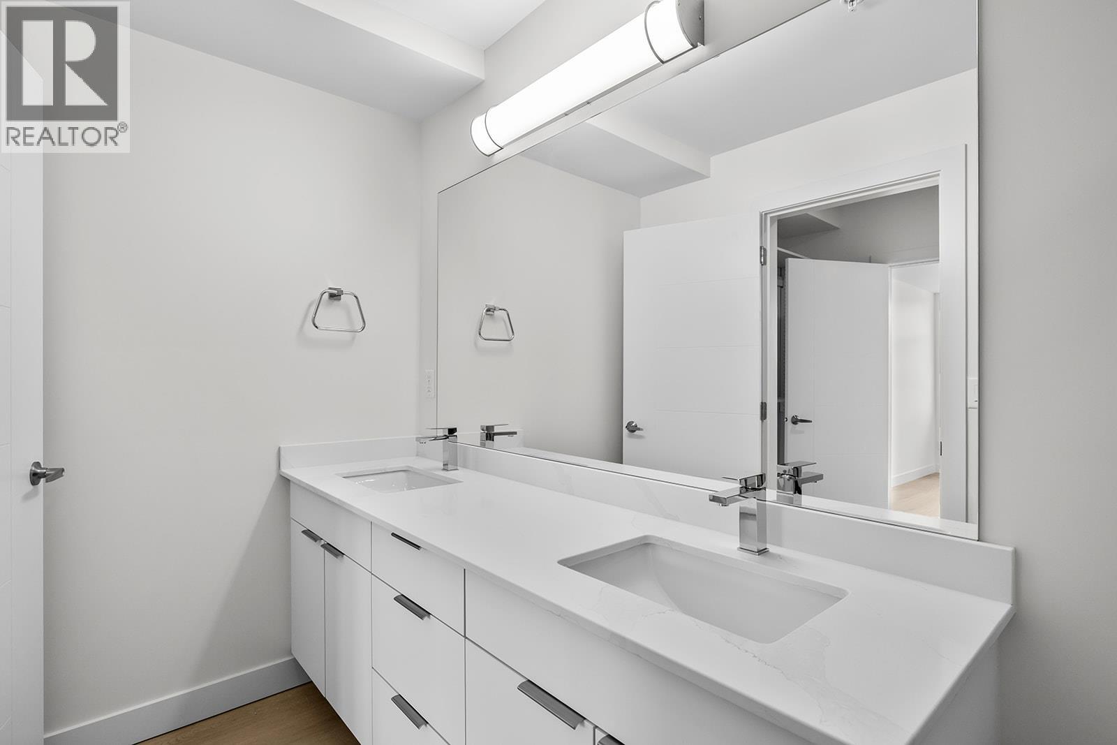 204 5300 Main Street, Kelowna