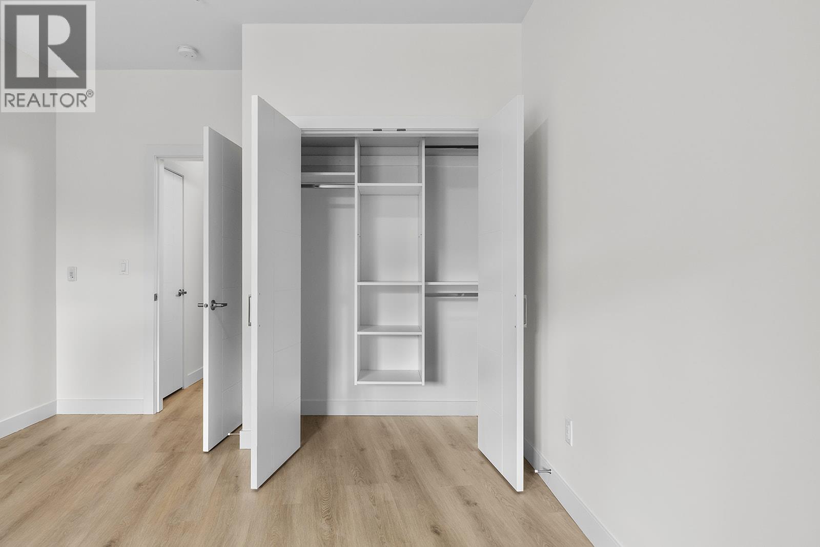 204 5300 Main Street, Kelowna