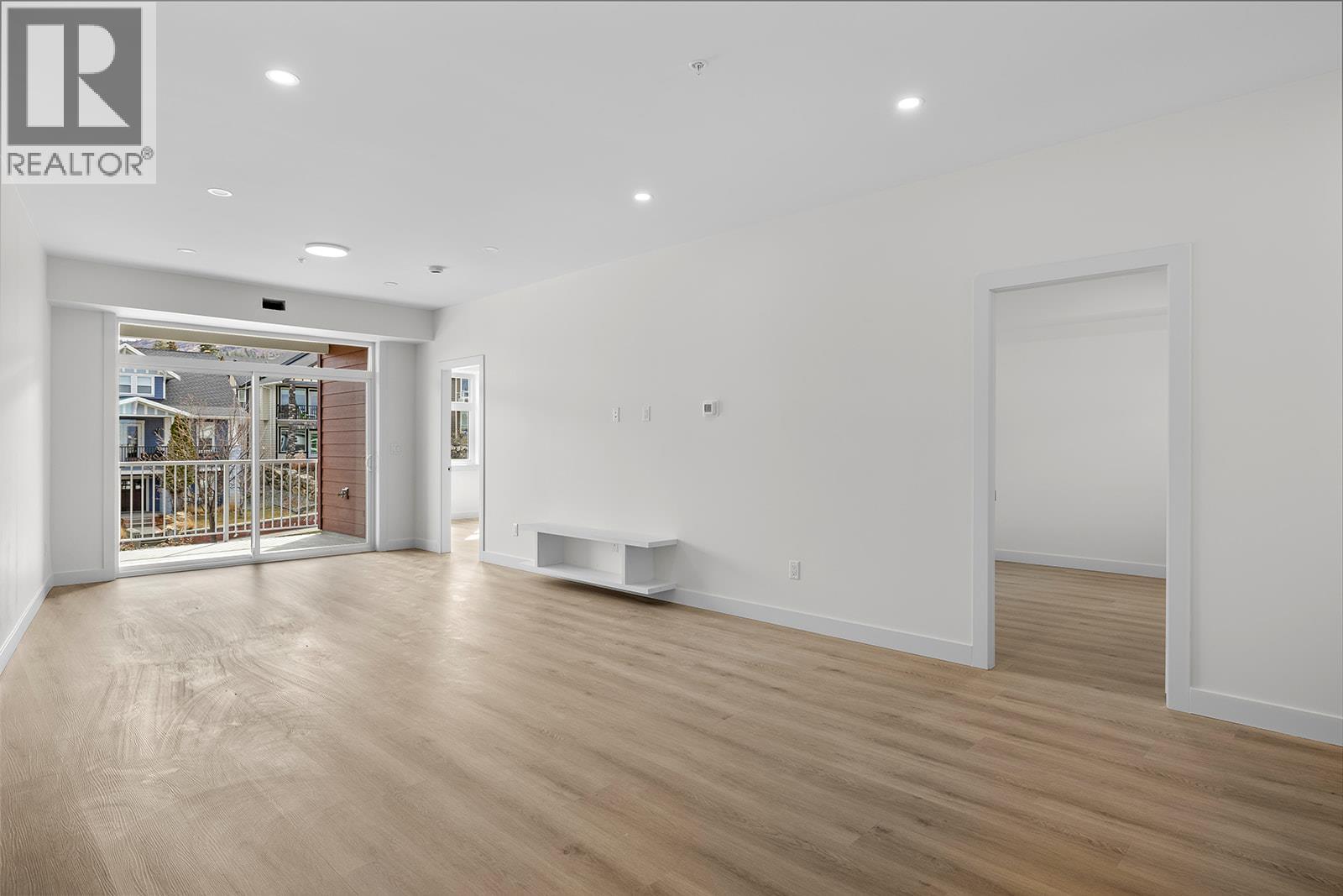 204 5300 Main Street, Kelowna