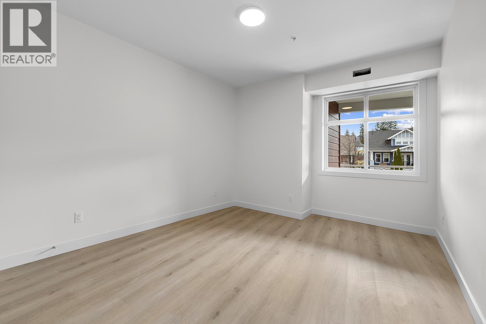 204 5300 Main Street, Kelowna