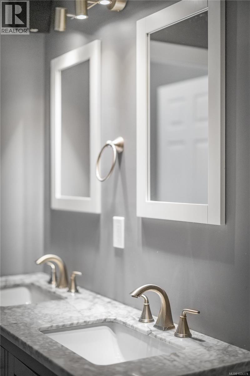 428 Raza Pl, Campbell River