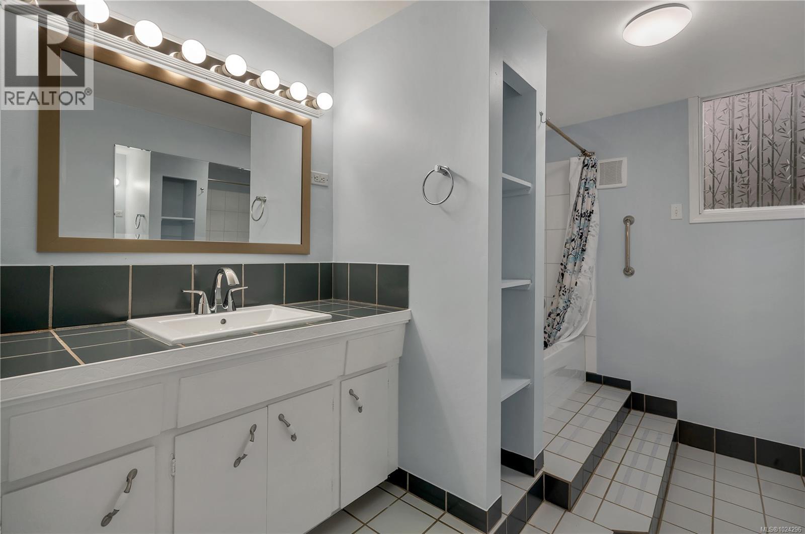 1260 SAYWARD RD - 33