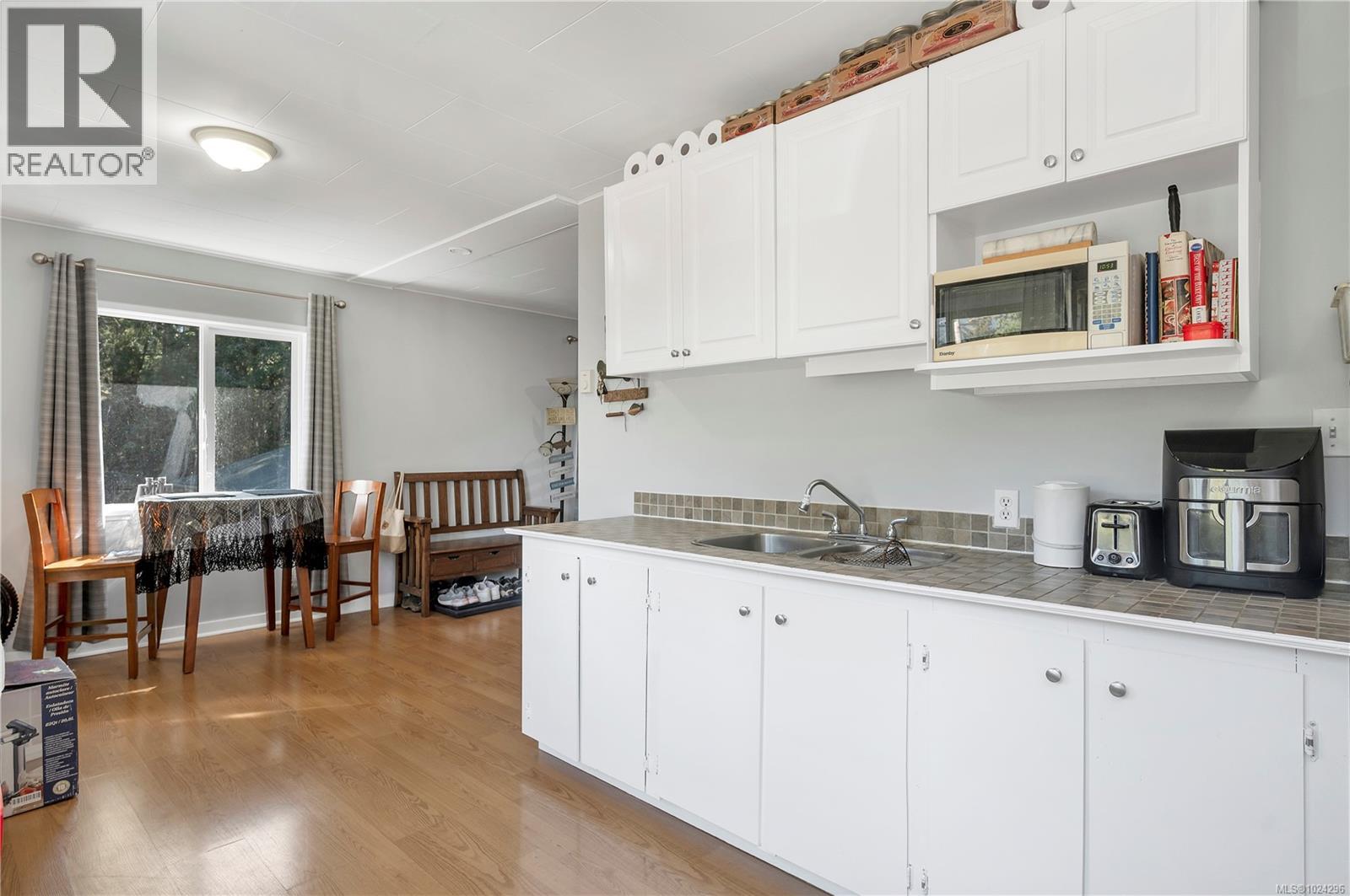 1260 SAYWARD RD - 38