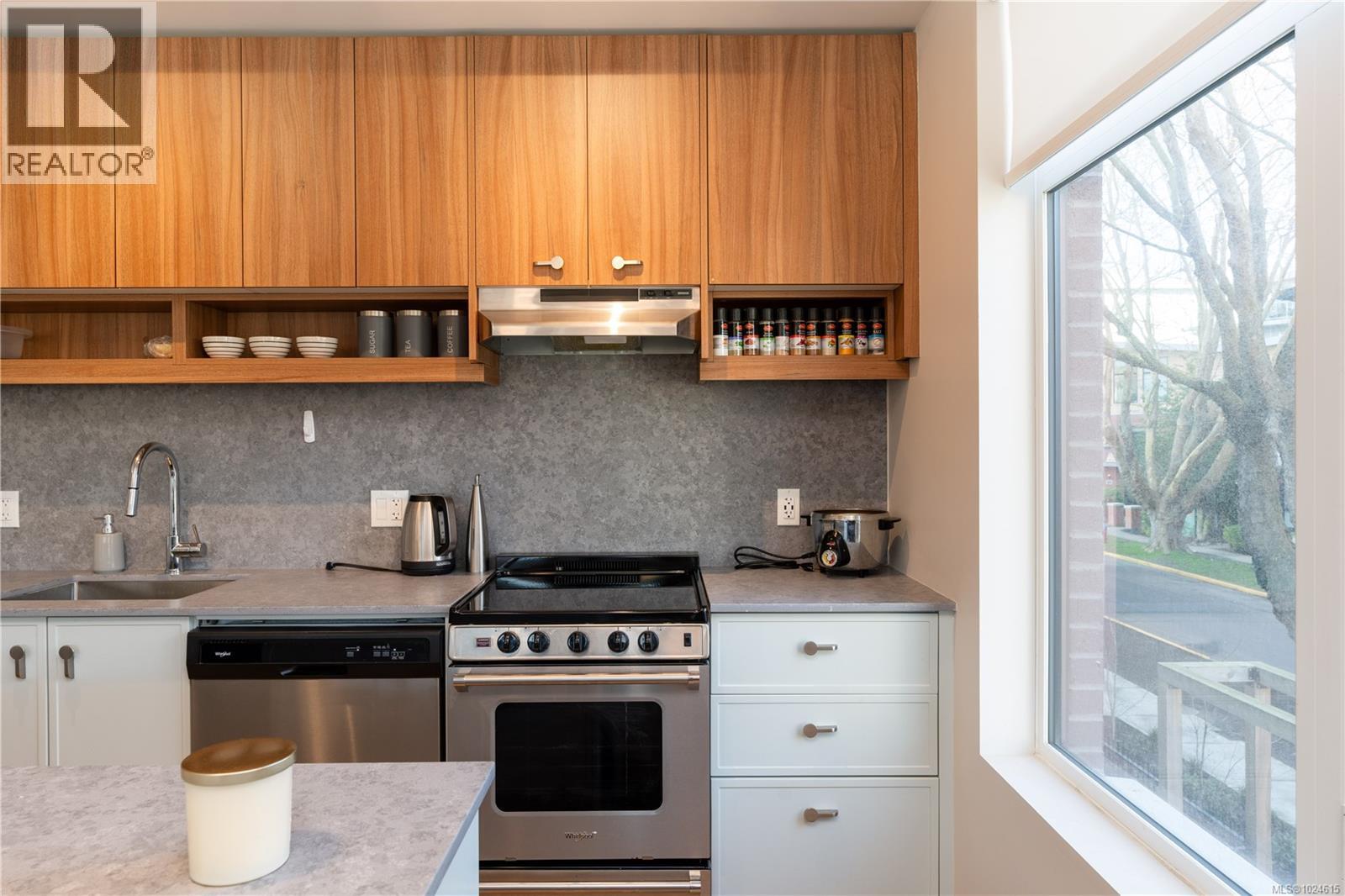 206 629 Speed Avenue, Victoria