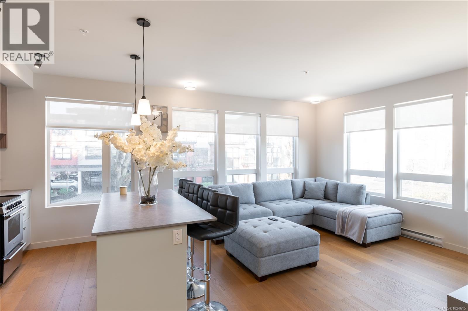 206 629 Speed Avenue, Victoria