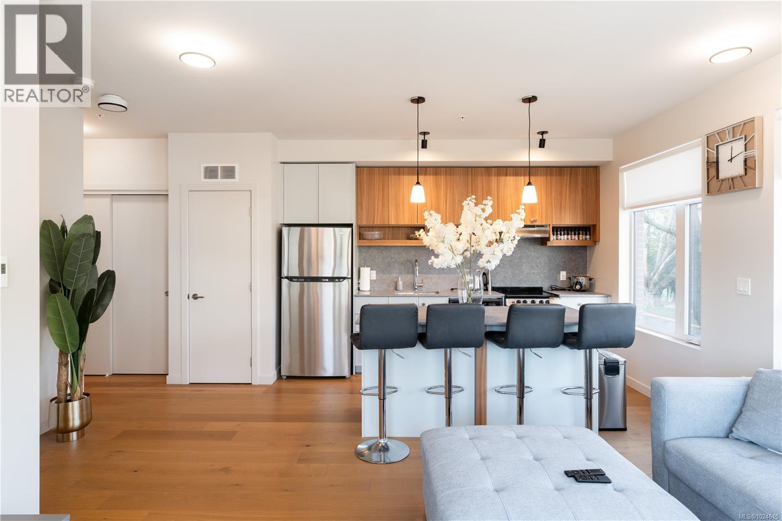 206 629 Speed Avenue, Victoria