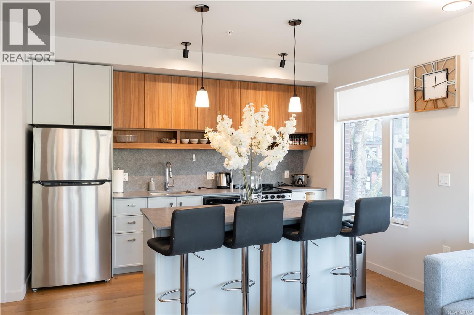 206 629 Speed Avenue, Victoria