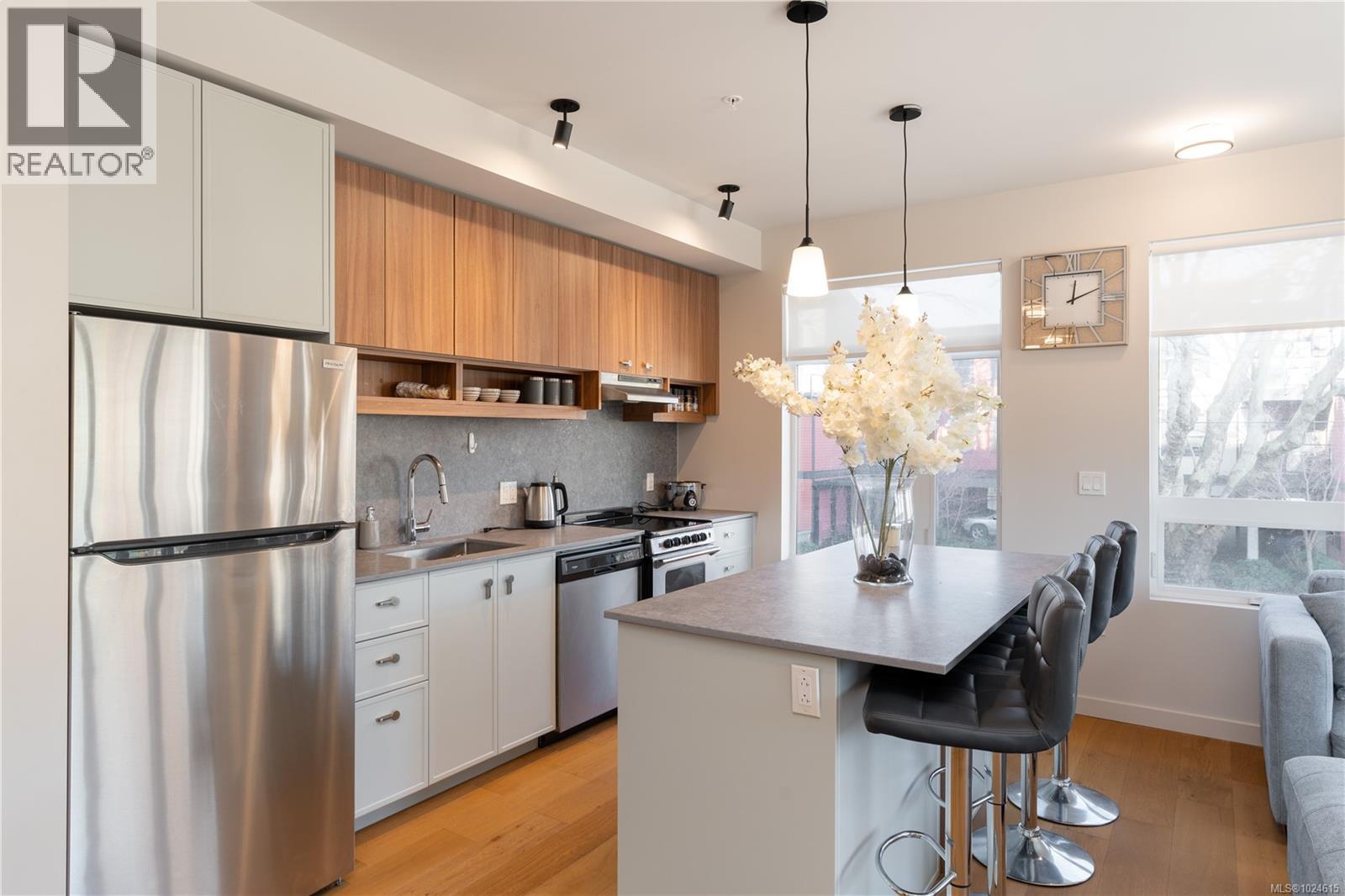 206 629 Speed Avenue, Victoria