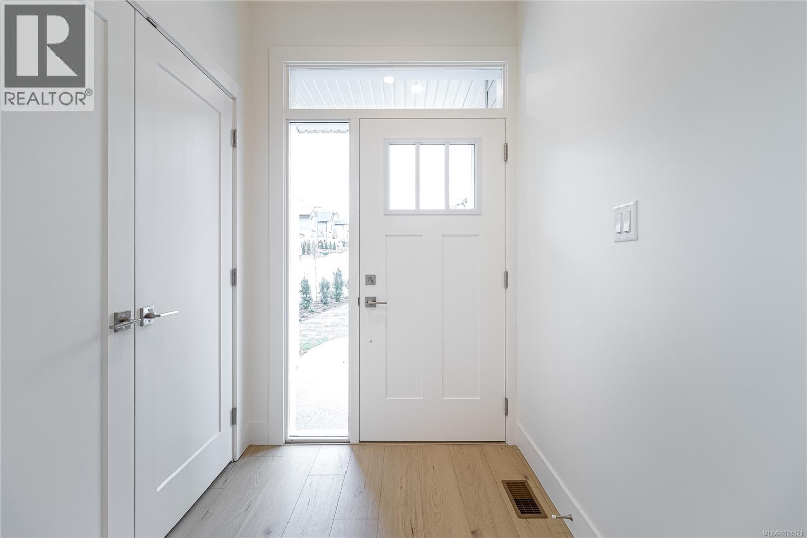 2160 Bellflower Dr - Photo 3 of 35, Langford, British Columbia