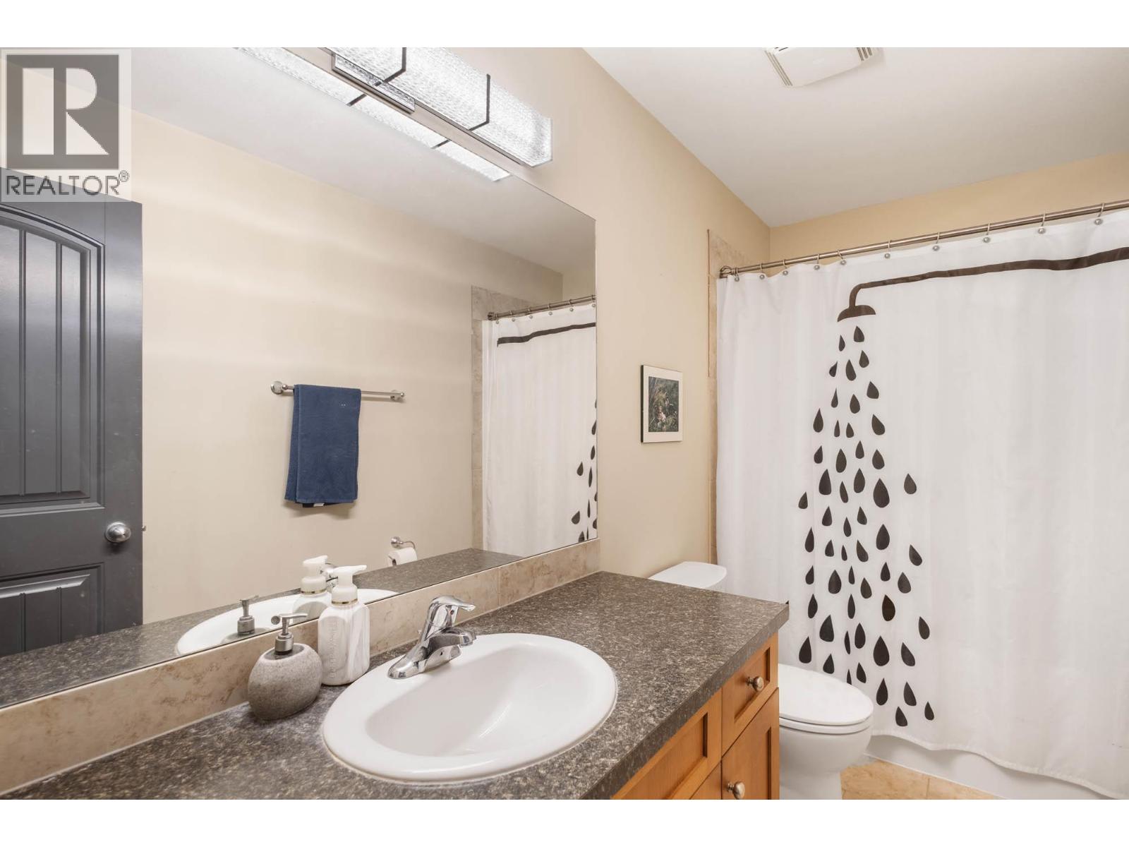  3284 Redecopp Court, Lake Country