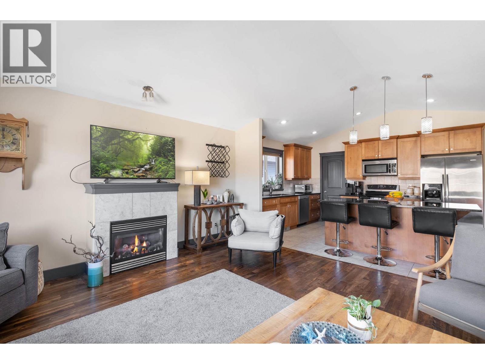  3284 Redecopp Court, Lake Country