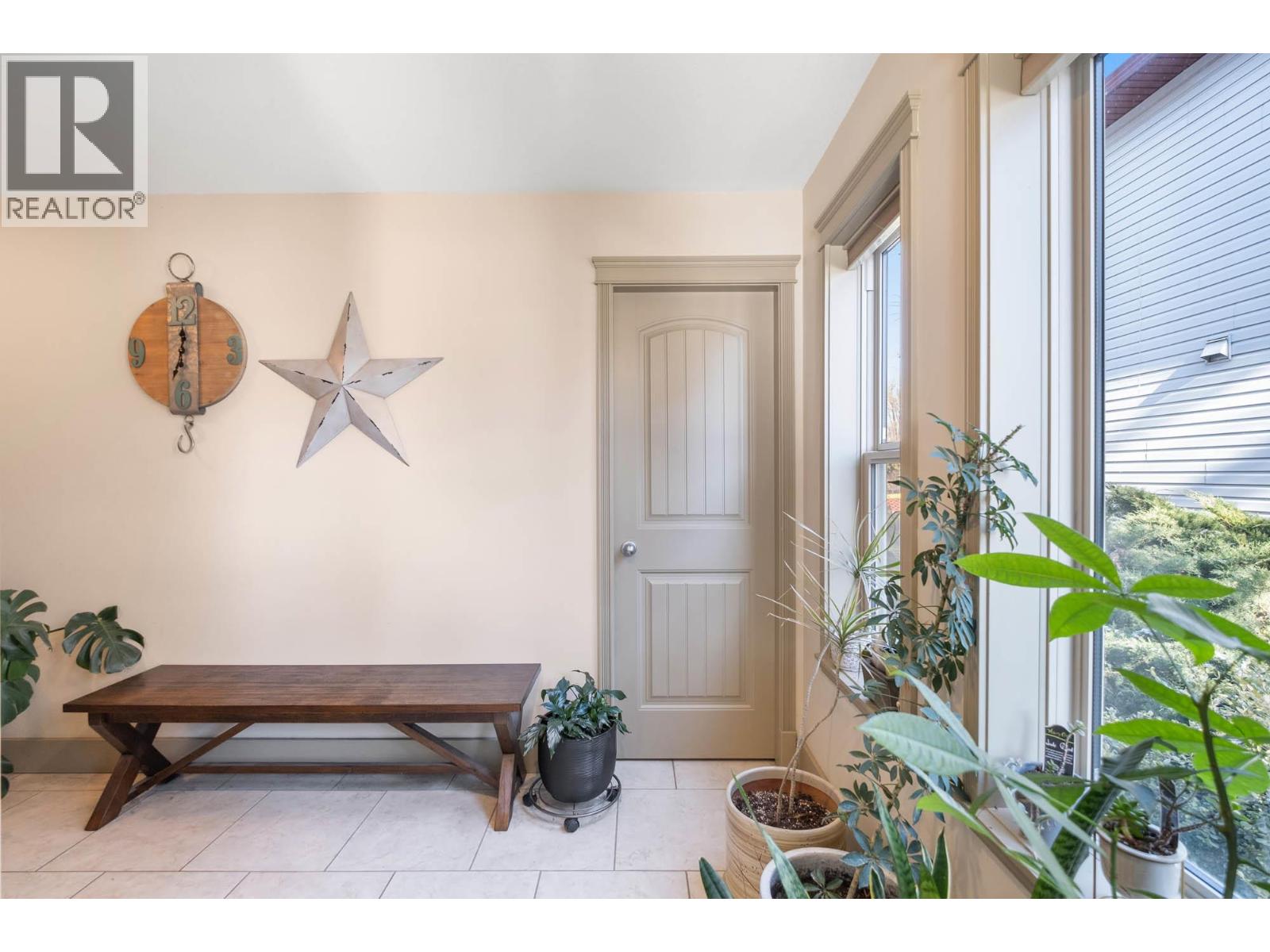  3284 Redecopp Court, Lake Country