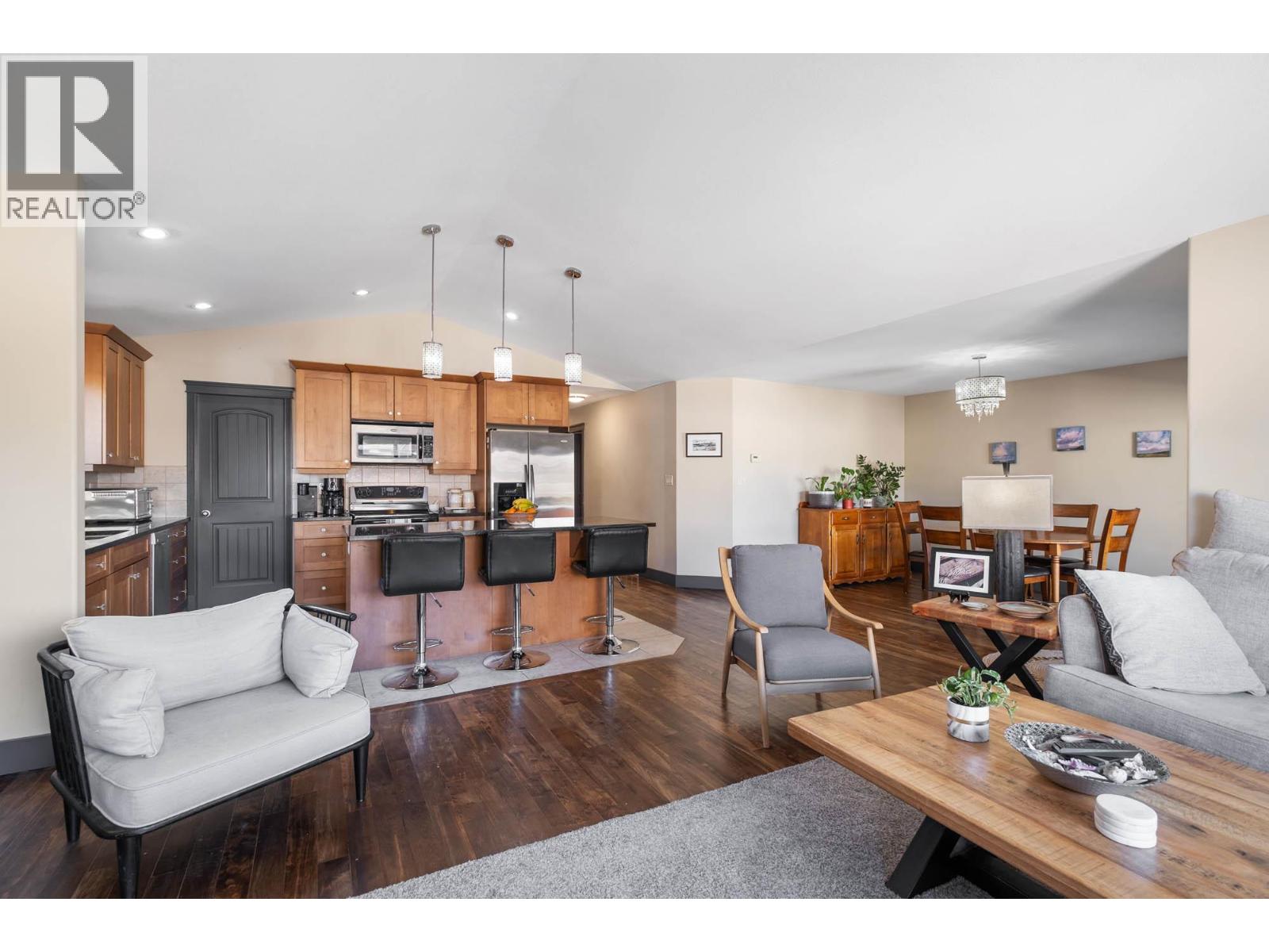  3284 Redecopp Court, Lake Country