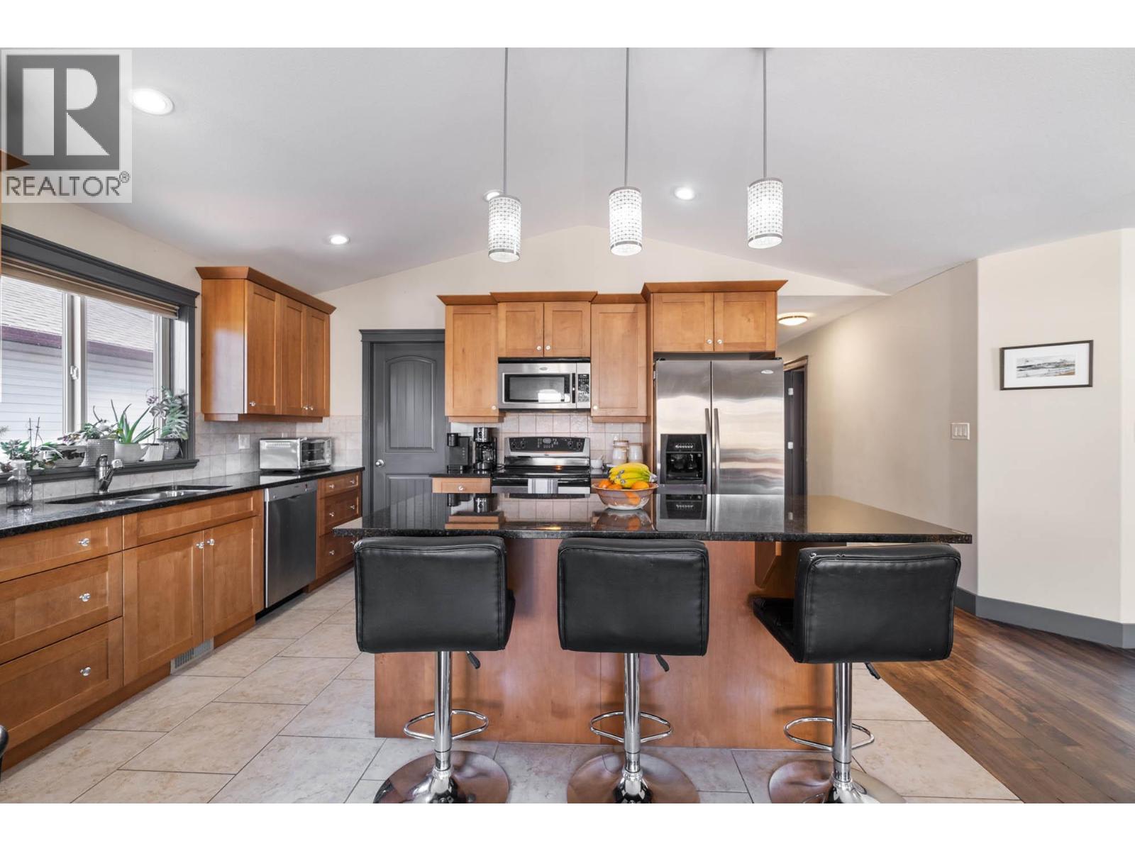  3284 Redecopp Court, Lake Country