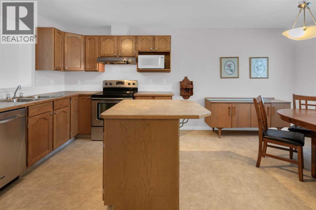 Single Family House 3 Level for Sale in  Hidden Creek Cove NW Hidden Valley Calgary 