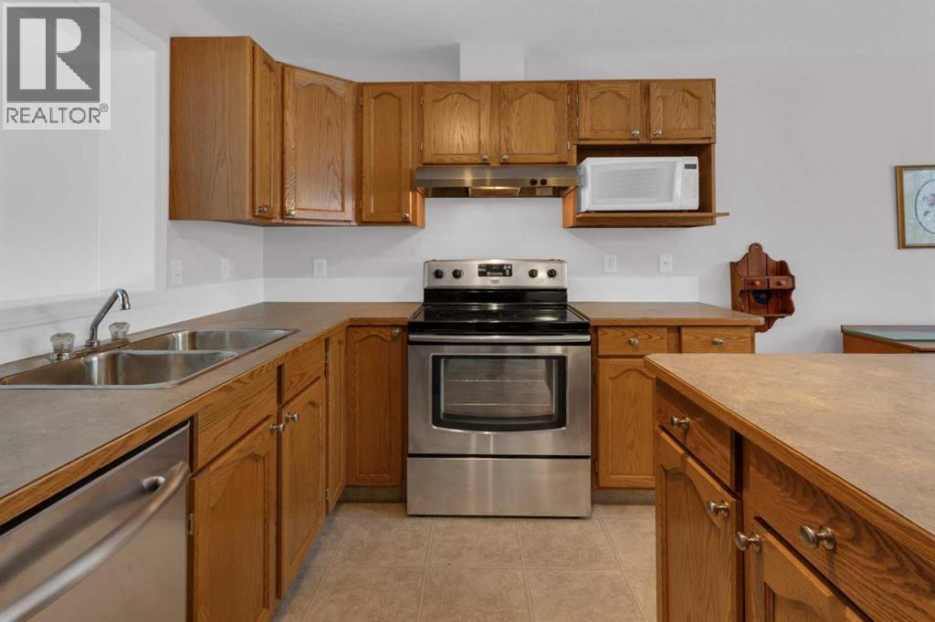 Single Family House 3 Level for Sale in  Hidden Creek Cove NW Hidden Valley Calgary 