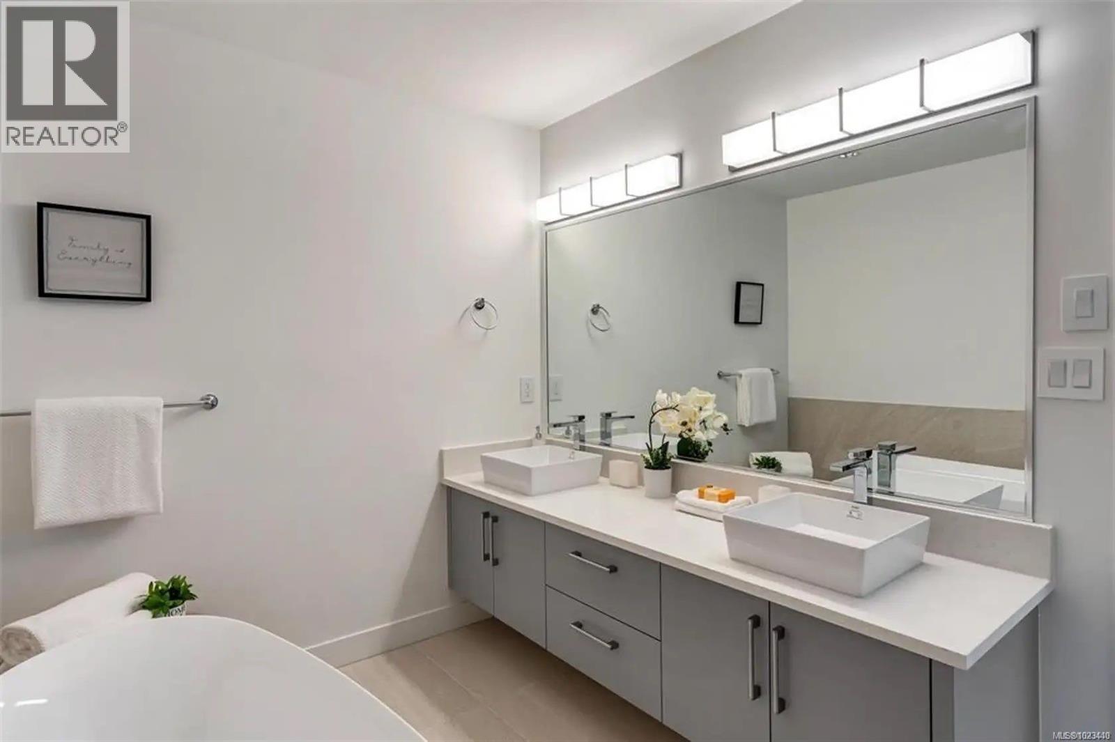 227 Heddle Ave, View Royal