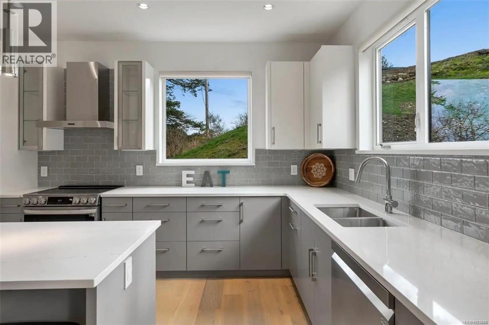 227 Heddle Ave, View Royal