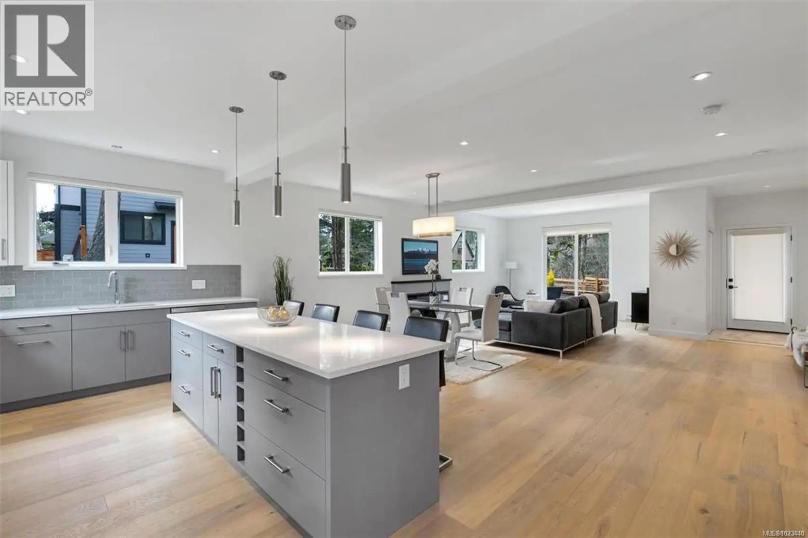 227 Heddle Ave, View Royal