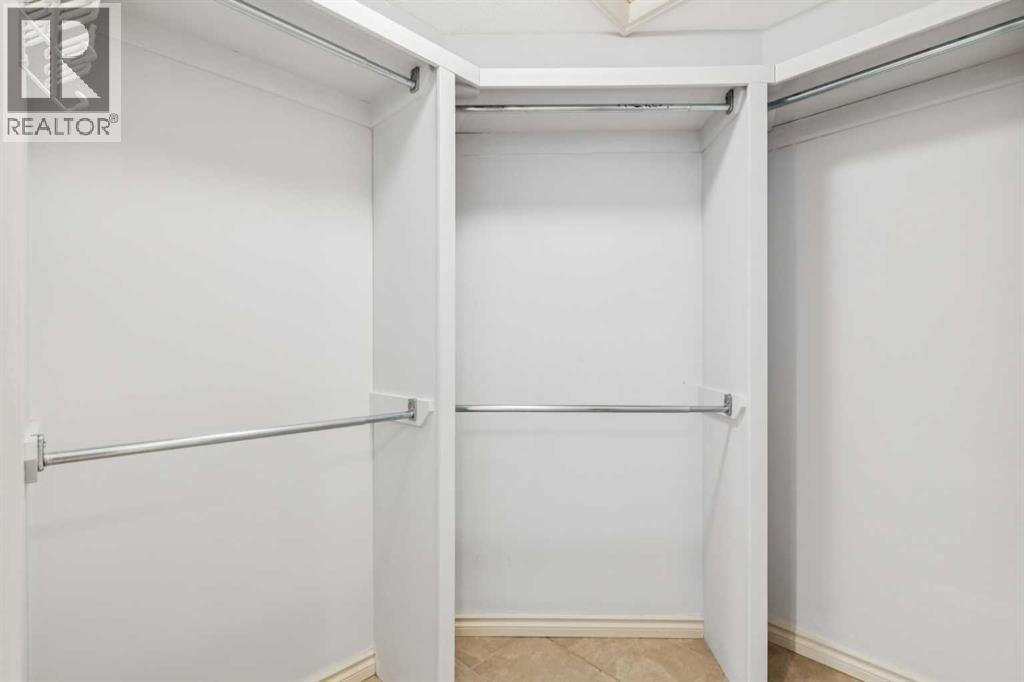 Single Family House for Sale in  Tuscany Vista Road NW Tuscany Calgary 